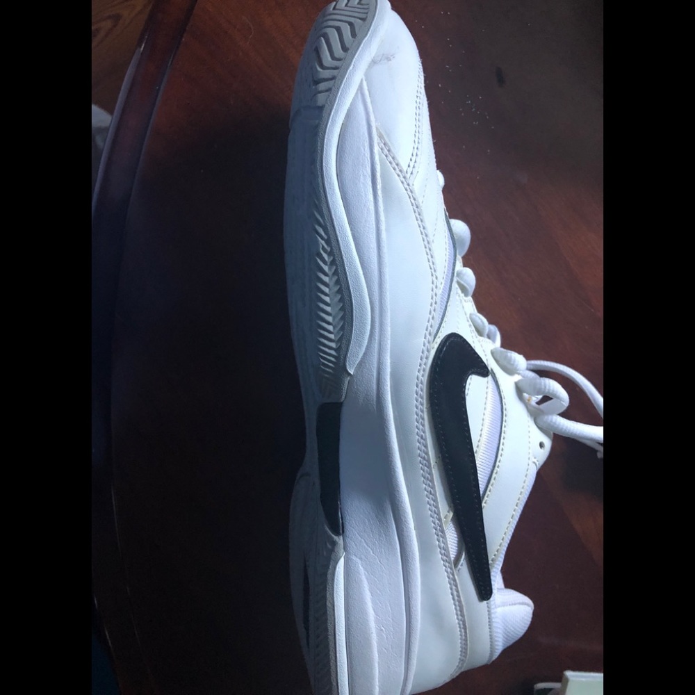 Nike size 11 tennis sneaker